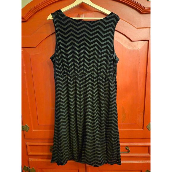 Lane Bryant 18/20 Gorgeous Velveteen Burnout Design Dressy Dress Holiday EUC - Picture 3 of 3